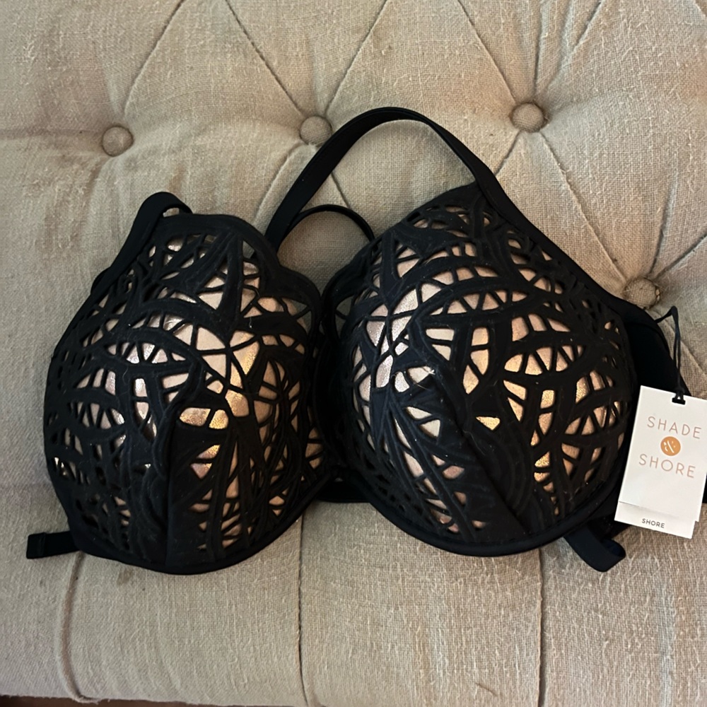 Brand new Shade and Shore swim top